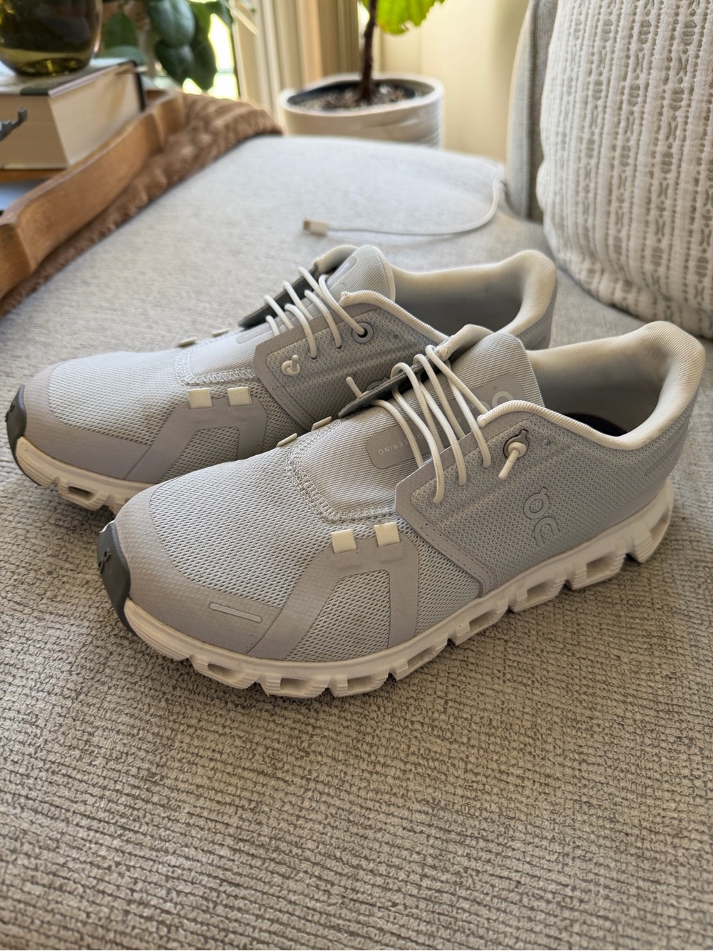 On Running Womens Running Shoes - Light Gray sz 7.5